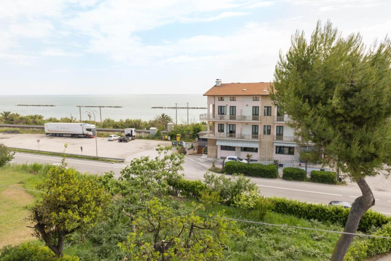 B&B Alba Sul Mare Guest House Massignano Exterior foto