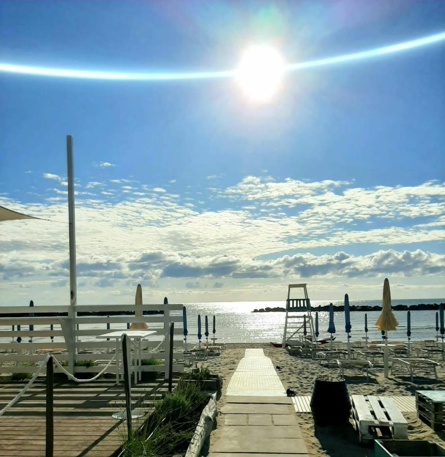 B&B Alba Sul Mare Guest House Massignano Exterior foto