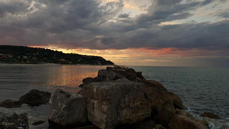 B&B Alba Sul Mare Guest House Massignano Exterior foto